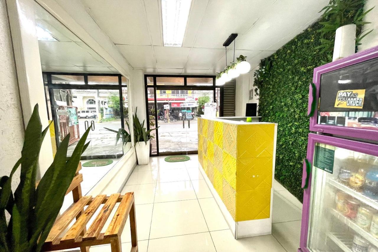 Oyo 910 Sabaidee Suites Mandaue City Exterior photo
