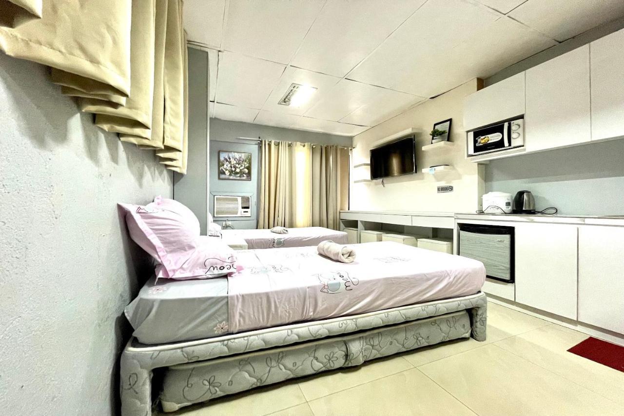 Oyo 910 Sabaidee Suites Mandaue City Exterior photo