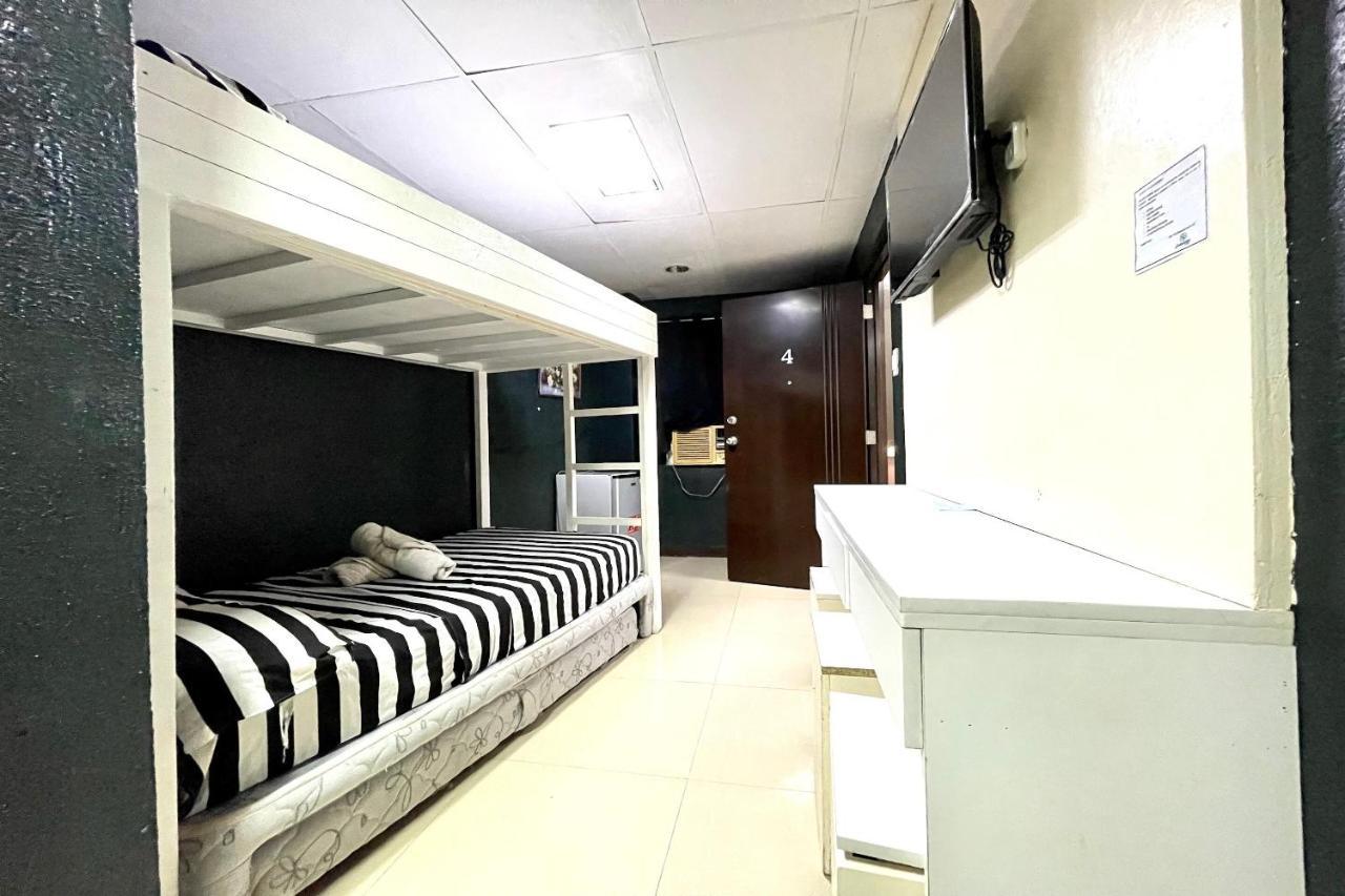 Oyo 910 Sabaidee Suites Mandaue City Exterior photo